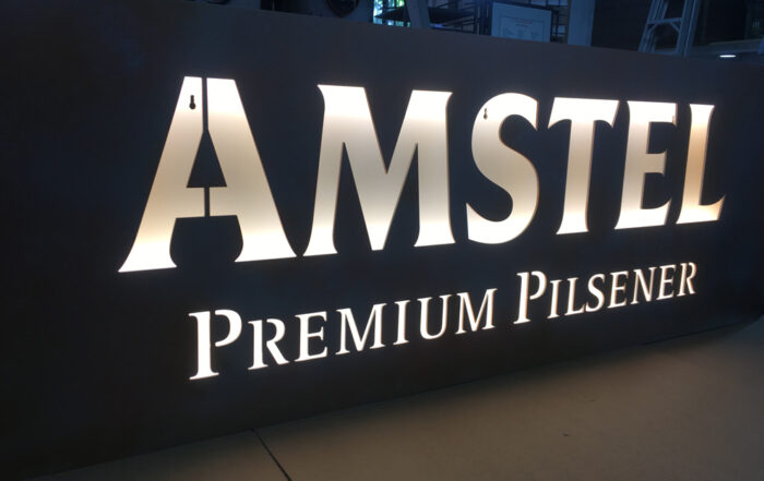 cartel-mdf-calado-luz-indirecta-leds-patina-cobre