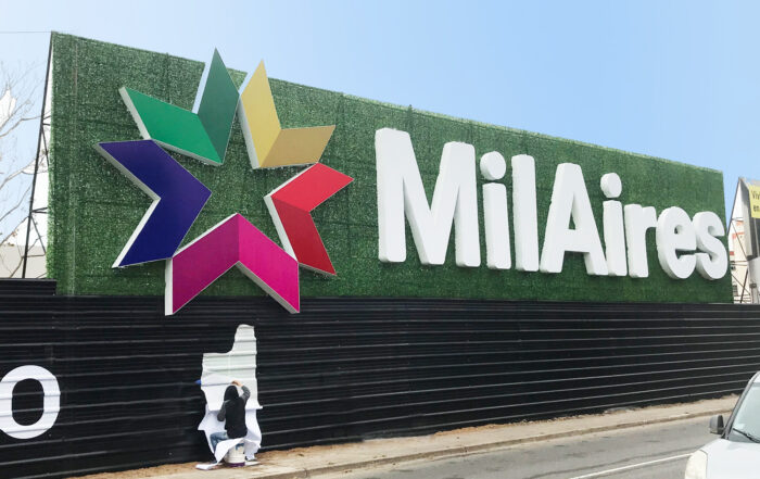 frente-de-obra-letras-corporeas-luminosas