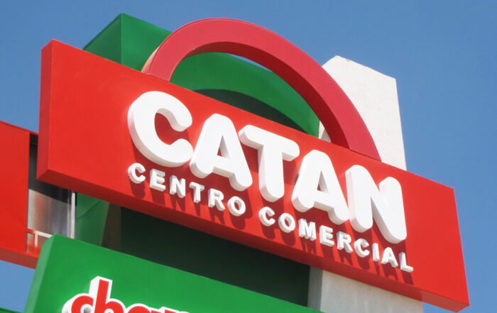 totem-chapa-galvanizada-laqueado-cartel-corporeas